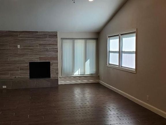 2nd image of 916 Melrose Dr