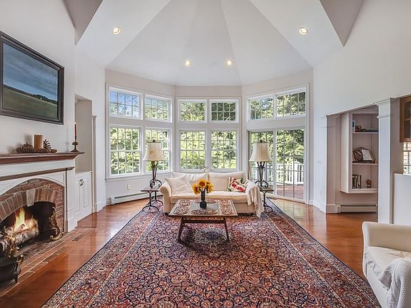 5th image of 130 Indian Hill St