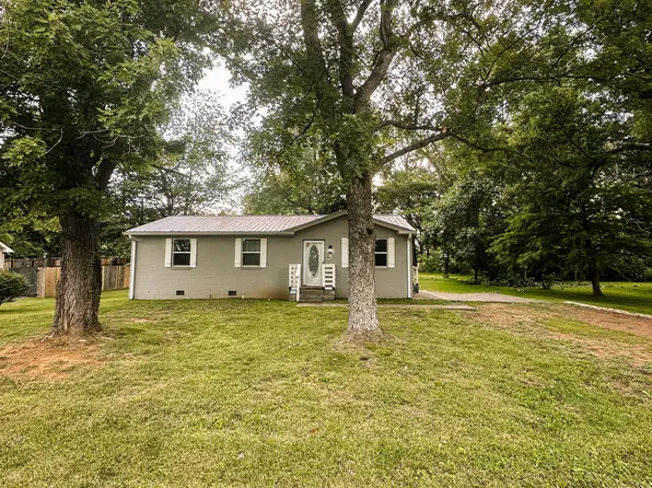 909 Turner Dr, Hartsville, TN 37074