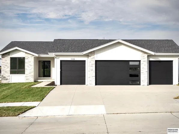 5520 N 212th St, Elkhorn, NE 68022