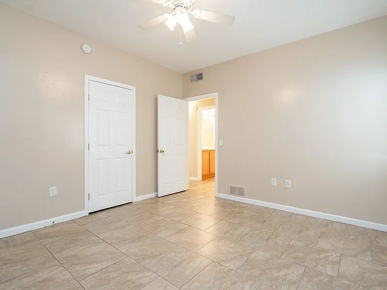 638-642 E. Lester St. ( 638, 640, 642 ) — Photo 12