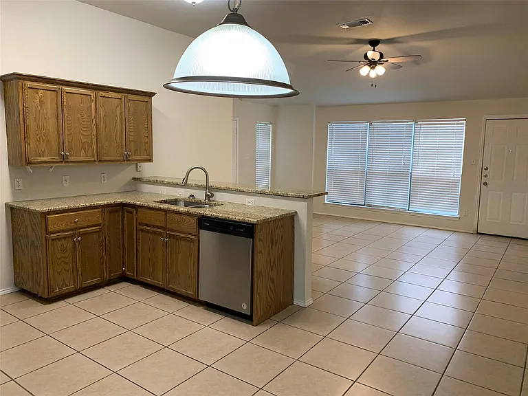 1021 Olivewood Ln — Photo 8