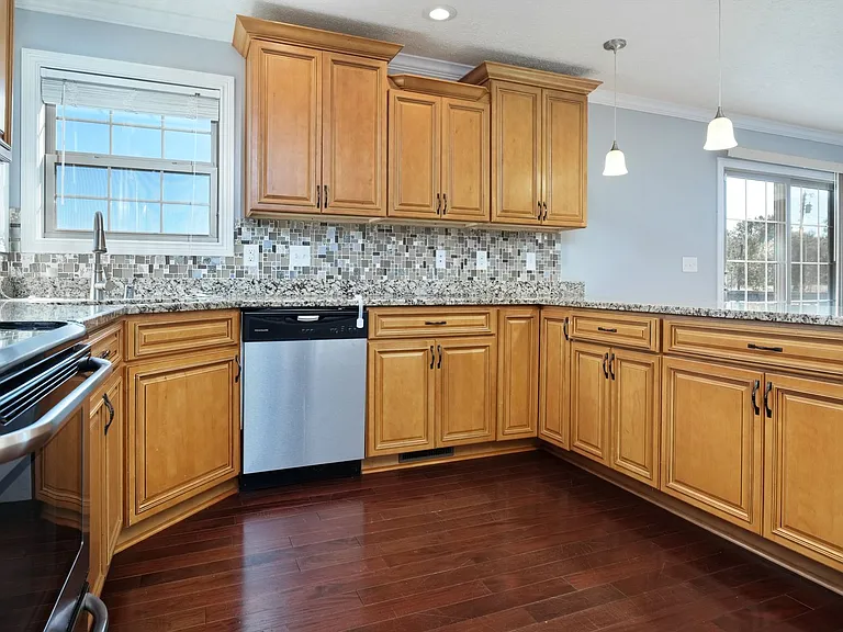 430 Knox Ave — Photo 16
