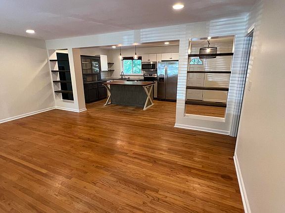 5th image of 505 W Maine Ave