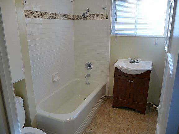 5th image of 943 Micheltorena St