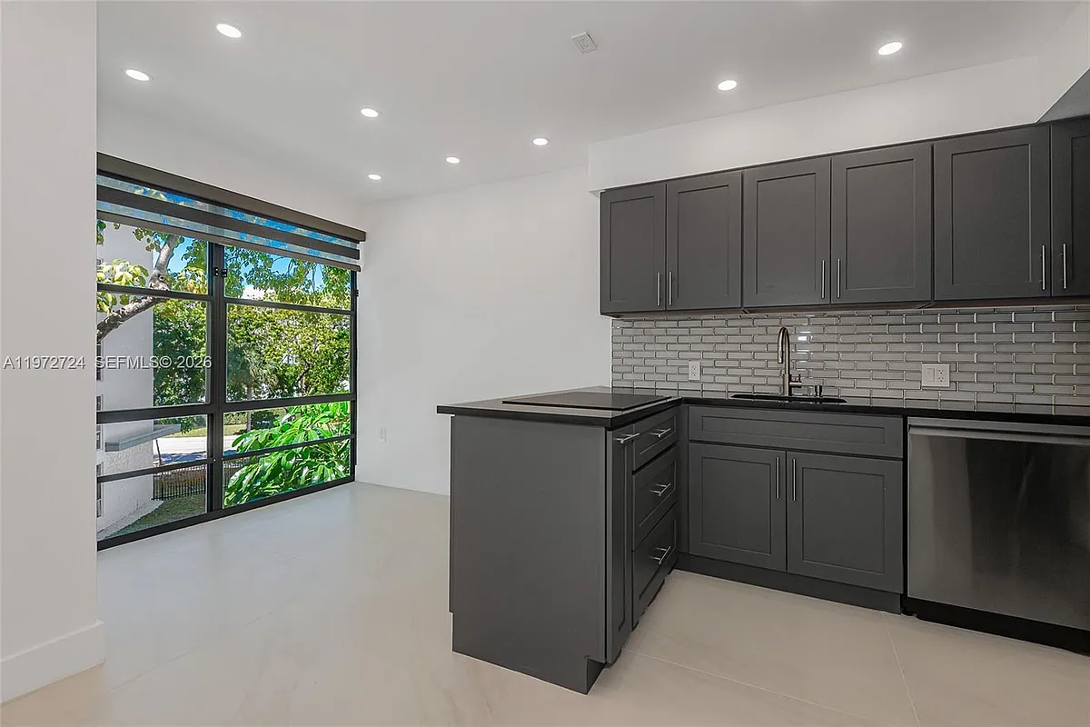 Building Photo - 17620 Atlantic Blvd #311