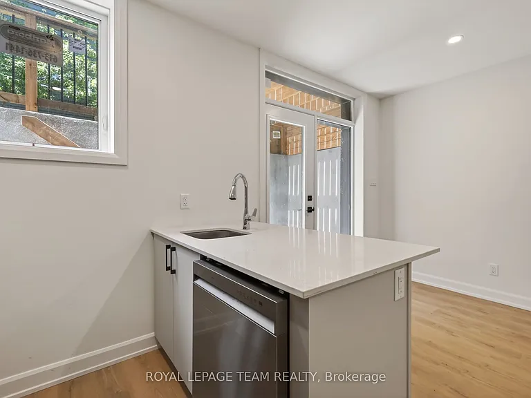 608 Tweedsmuir Ave #B — Photo 8