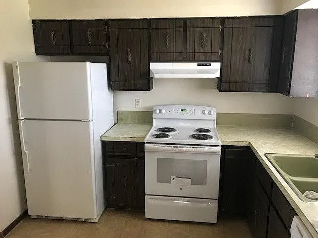 3409 N Ash Ave — Photo 2