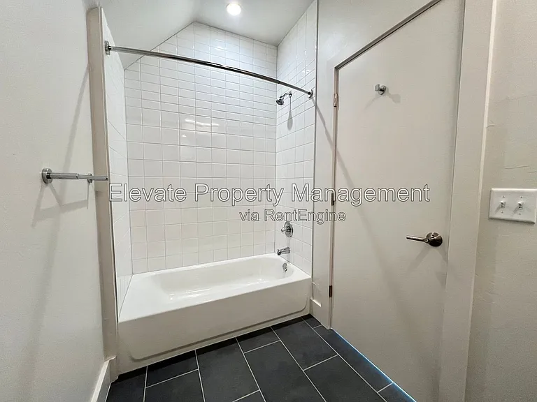 1701 NW 12th St #4 — Photo 7