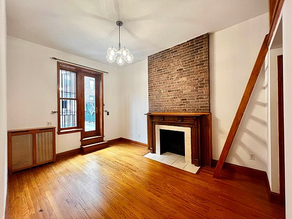 2nd image of 108 W 74th St APT 7