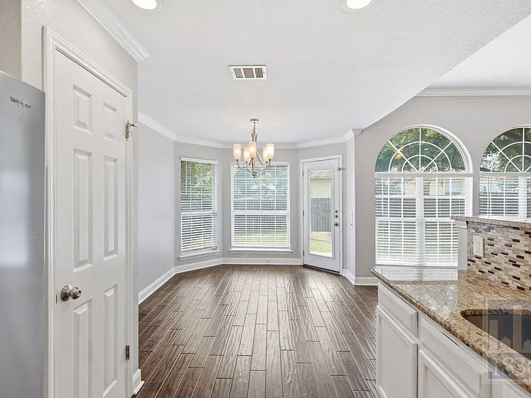 8507 Jilbur Dr — Photo 6
