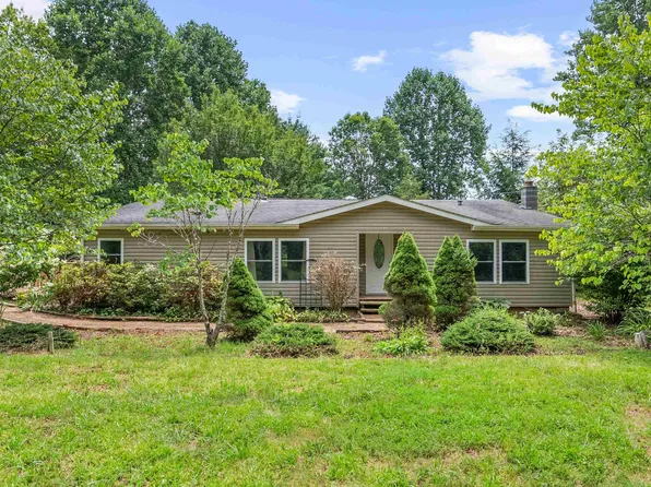 805 Riverwood Ln, Fries, VA 24330