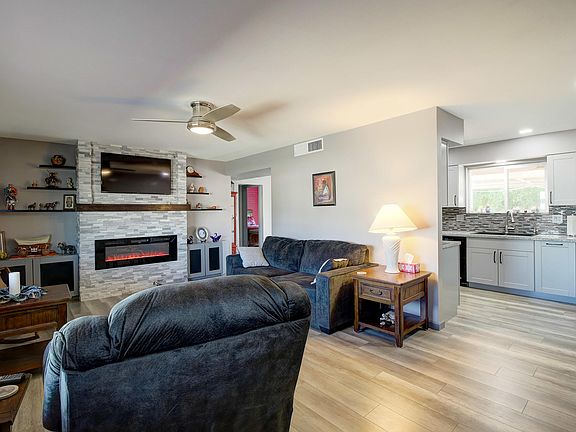 5th image of 10709 W Crosby Dr