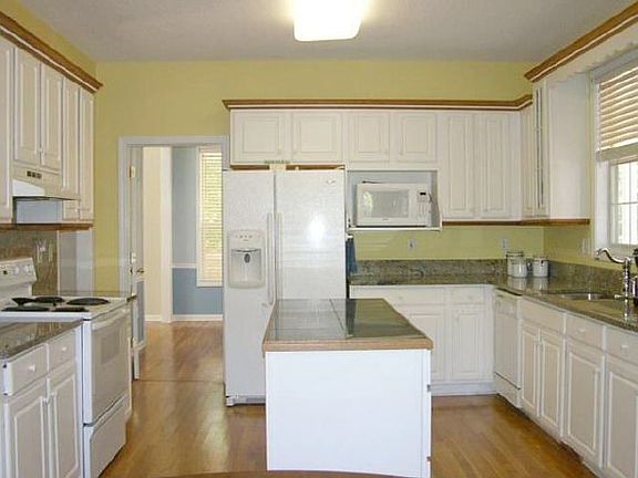 4th image of 31 Tanglewood Ln