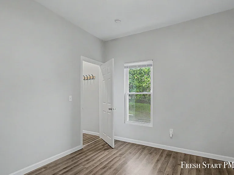 1266 Clark St — Photo 20