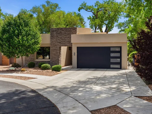 2700 Puerta Del Bosque Ln NW, Albuquerque, NM 87104