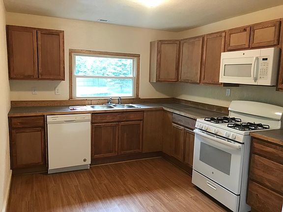 2nd image of 523 S College Dr