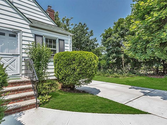 3rd image of 245 Goldenrod Ave