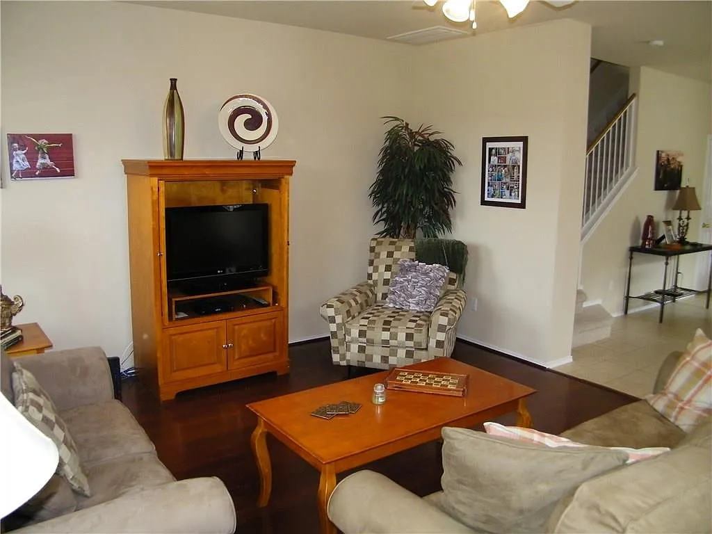 2 bed, 2.5 bath, 1391 sqft, $1,975 — Photo 4
