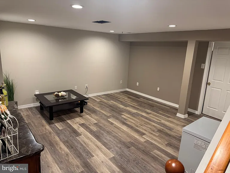 1003 Woodview Ct — Photo 15