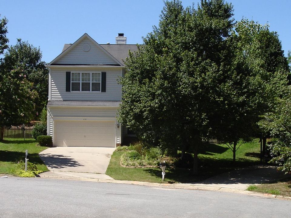 House is located on the end of a cul-de-sac!