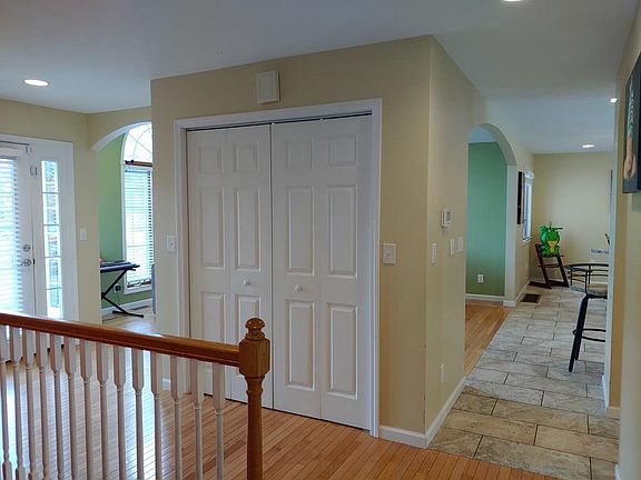 4th image of 319 Cedar Hill Dr