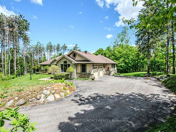 3rd image of 7 Nevis Ridge Dr