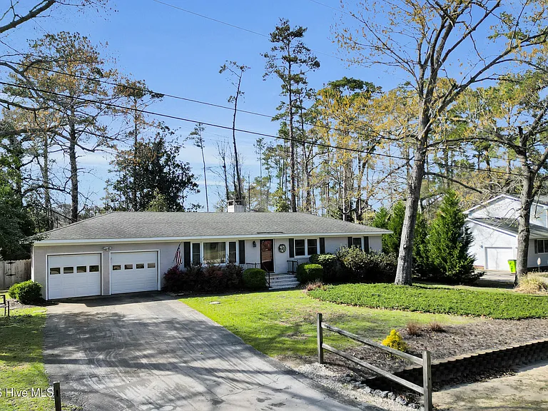 609 Edgehill Rd — Photo 1
