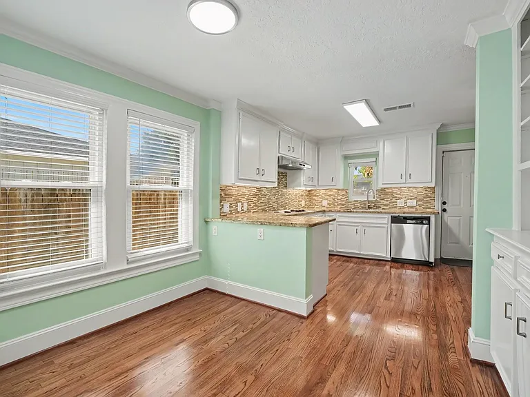 2805 Rosewood St — Photo 9