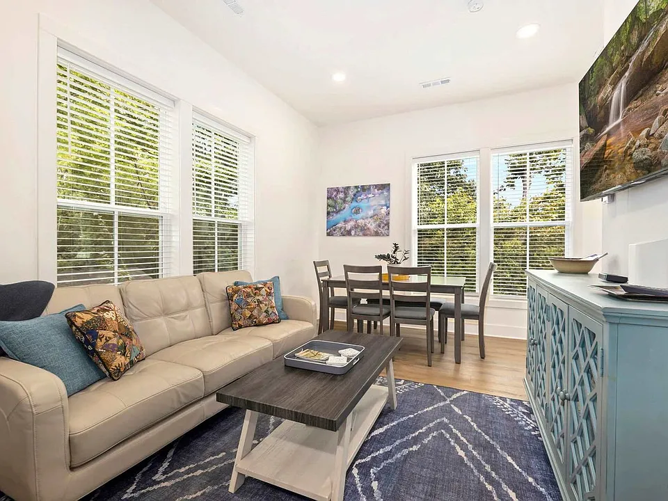 376 S Hill Ave #ID1297814P