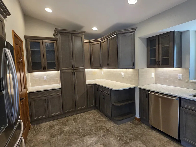 697 Northwestern Pl — Photo 5