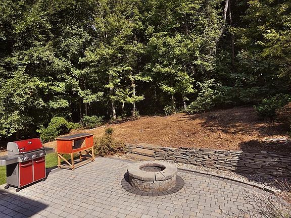 5th image of 17 Fairway Dr