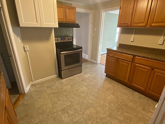5th image of 61 Winter St #61