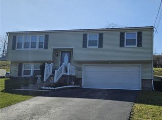 255 Edgett St, Newark, NY 14513