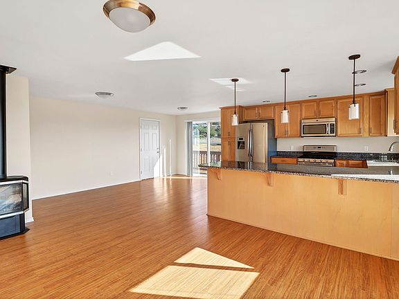 2nd image of 2262 Cove Dr