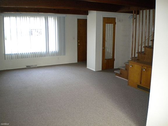 LARGE LIVING ROOM