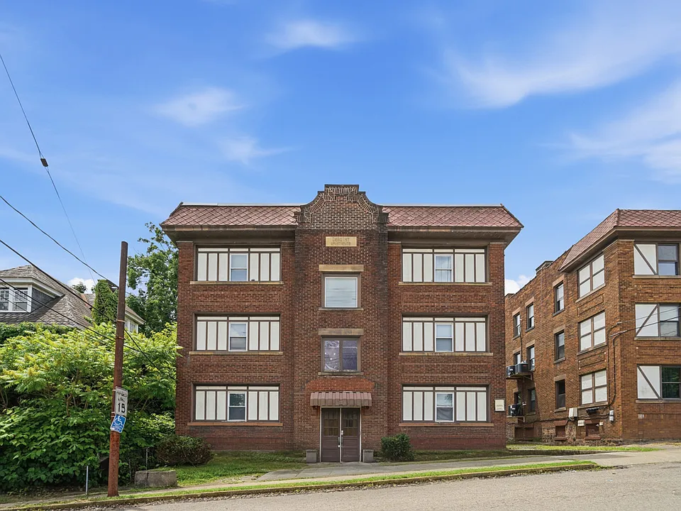 19 Singer Ave #5
