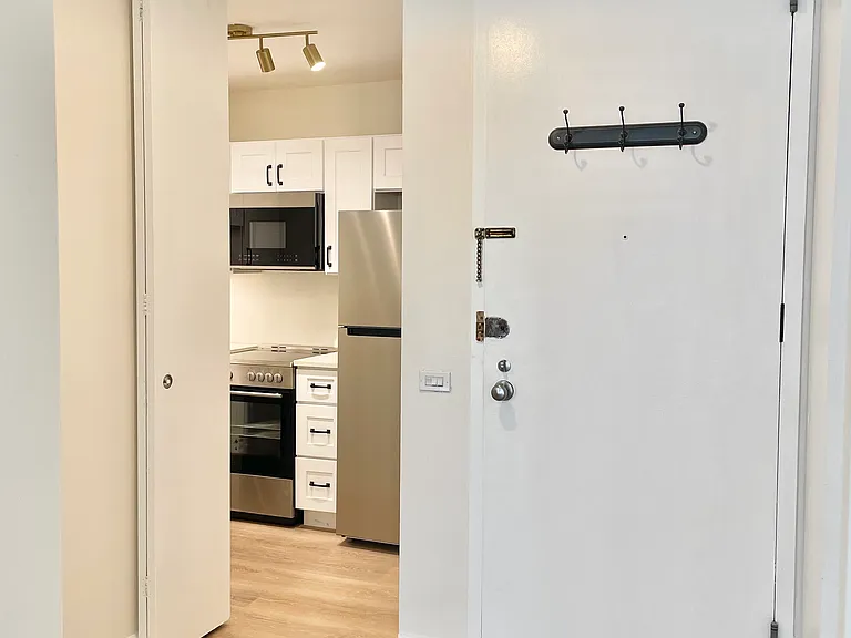 2400 N Lakeview Ave #508 — Photo 13