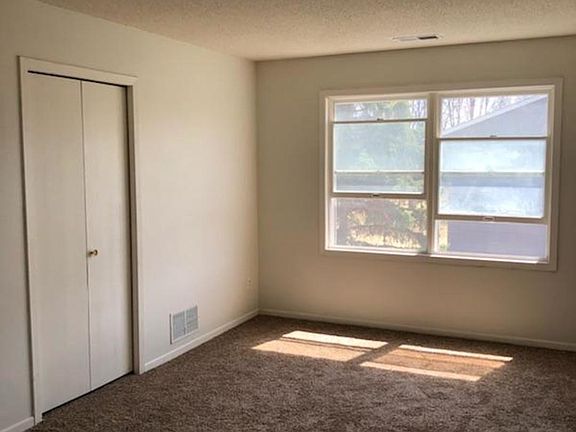 4th image of 3340 Berwood Ct W