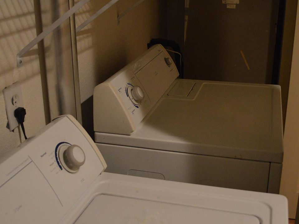 Full-sized W/D with storage