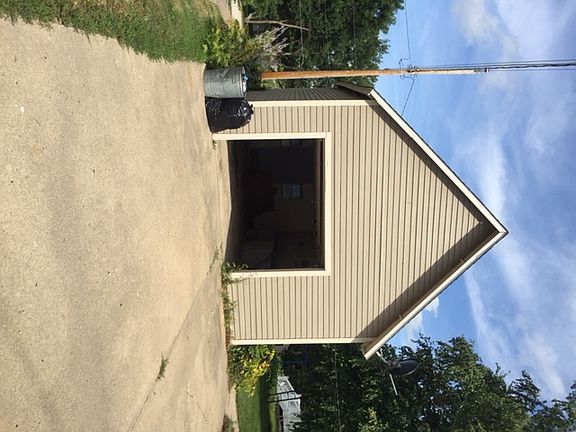 2nd image of 106 Brewer St