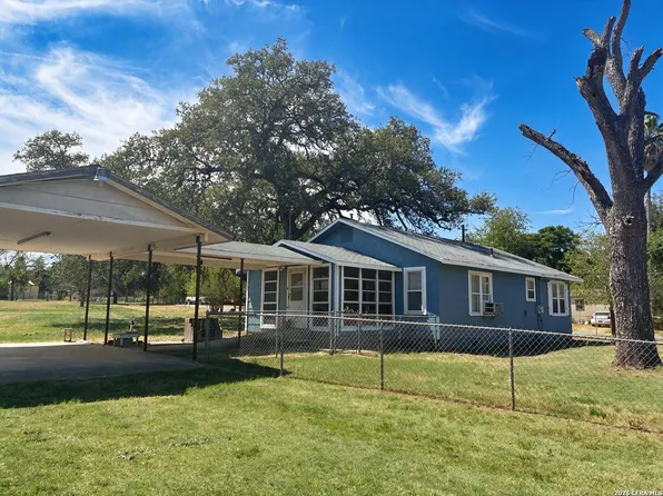 529 Avenue E, Poteet, TX 78065
