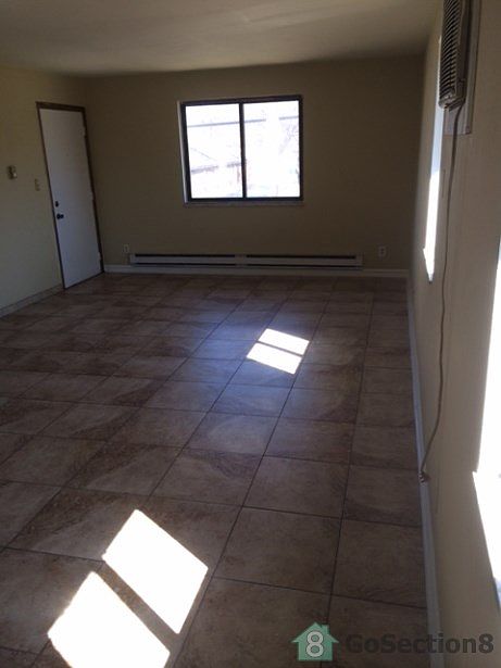 2nd image of 1608 Jackson Ln APT 4