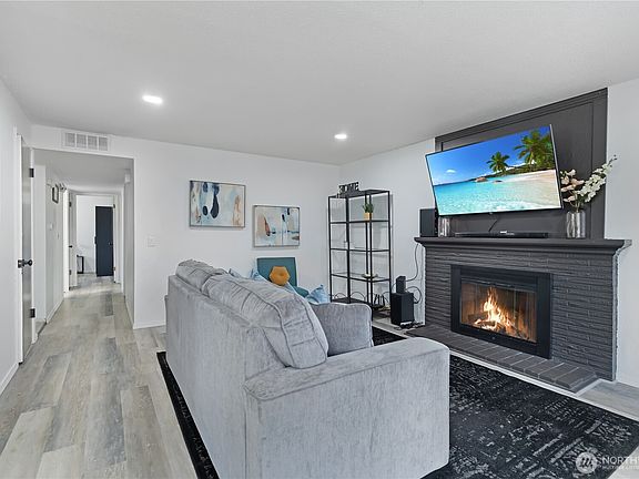 5th image of 9804 Forest Avenue SW