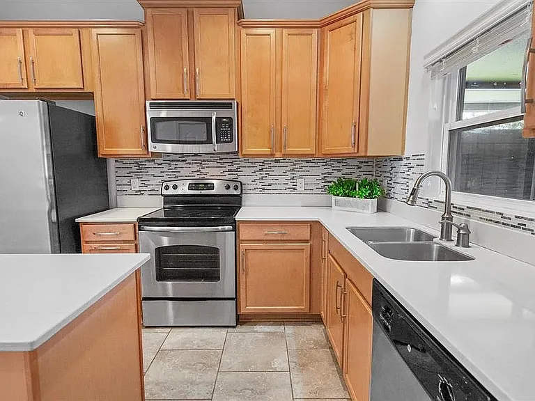 563 Juniper Springs Dr — Photo 5