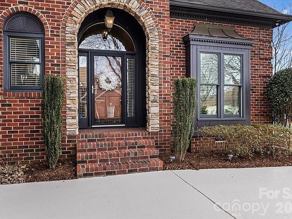 3rd image of 7618 Vistaview Dr