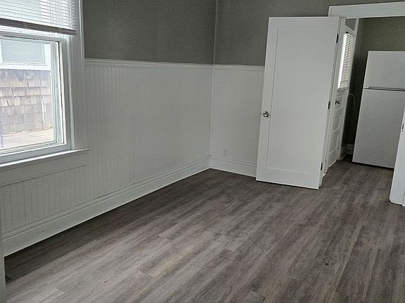 3rd image of 906 Erie Ave