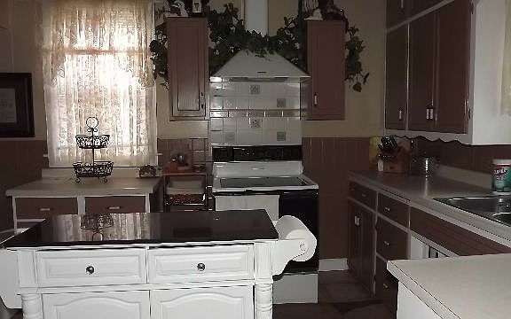 4th image of 900 Alder Ave