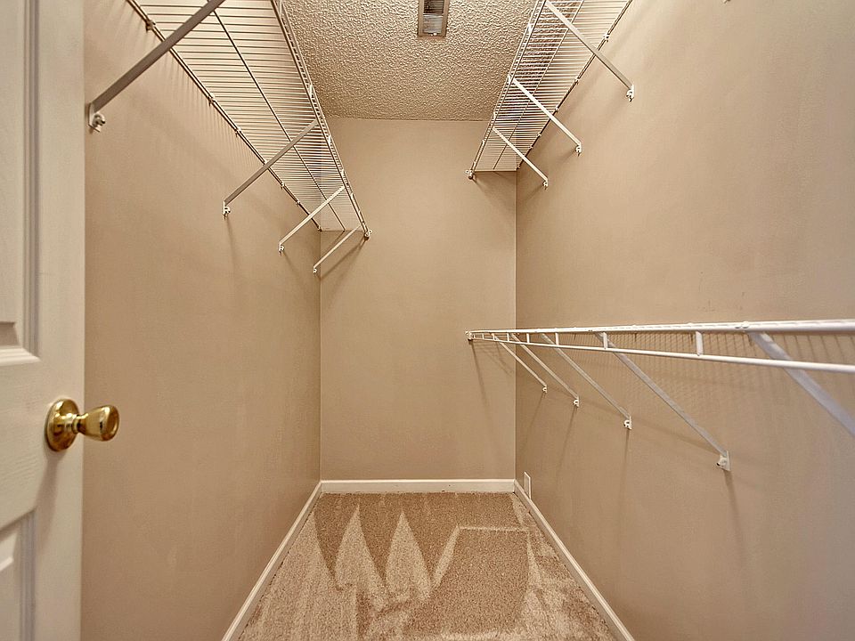 2nd image of 1011 Cobblestone Blvd