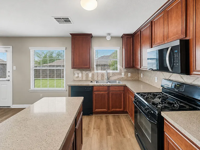 1711 Mickle Creek Dr — Photo 3
